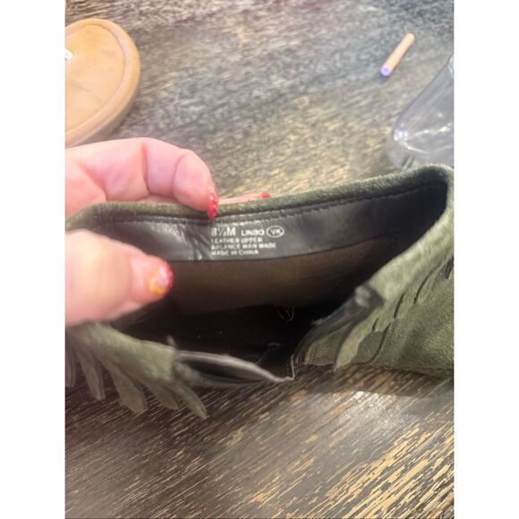 Aerosoles Linbo Green Fringe Suede Booties sz 8-1/2 NWOT - Picture 7 of 7